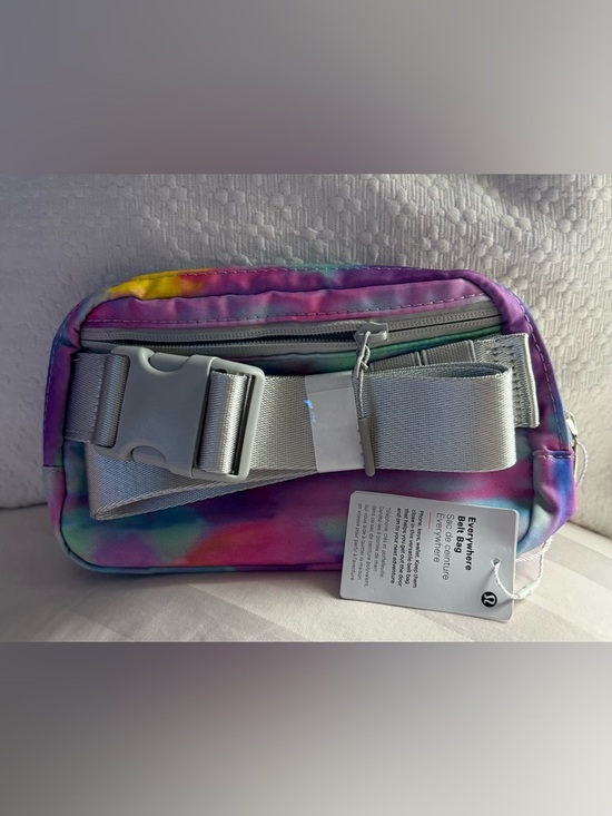 lululemon belt bag vapor gold Everywhere 1L (Honey Lemon) White/Gold Everywhere Belt Bag :